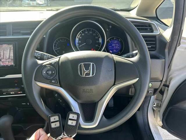 フィット 　後期　禁煙車　車検整備付　社外メモリナビ　地デジ　ＢＴ　Ｂカメラ　ステリモ　スマートキーＸ２　ＥＴＣ　ドラレコ　Ａストップ　電格ミラーウインカー　チルトステア　シートリフター　Ｐガラス（5枚目）