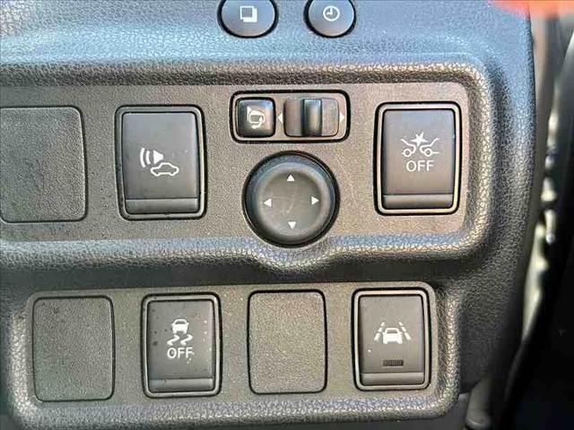 ノート ｅ－パワー　メダリスト　後期　禁煙車　車検整備付　エマブレ　アラビュー　インテリミラー　コーナーセンサー　クルコン　オートＬＥＤ　フォグ　スマートキー　純１５ＡＷ　社外メモリナビ　ＢＴ　ステリモ　電格ミラー　Ｐガラス（6枚目）