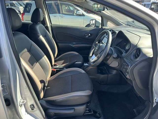 ノート ｅ－パワー　メダリスト　後期　禁煙車　車検整備付　エマブレ　アラビュー　インテリミラー　コーナーセンサー　クルコン　オートＬＥＤ　フォグ　スマートキー　純１５ＡＷ　社外メモリナビ　ＢＴ　ステリモ　電格ミラー　Ｐガラス（16枚目）