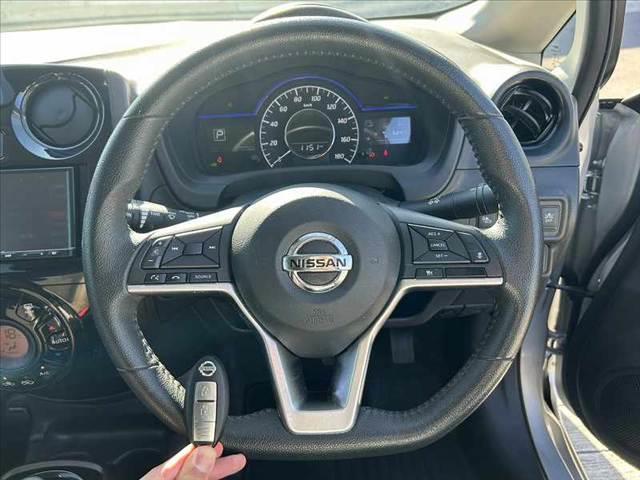 ノート ｅ－パワー　メダリスト　後期　禁煙車　車検整備付　エマブレ　アラビュー　インテリミラー　コーナーセンサー　クルコン　オートＬＥＤ　フォグ　スマートキー　純１５ＡＷ　社外メモリナビ　ＢＴ　ステリモ　電格ミラー　Ｐガラス（21枚目）