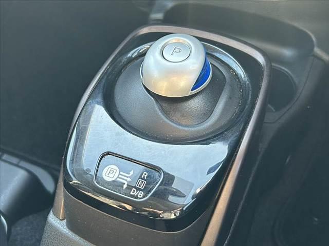 ノート ｅ－パワー　メダリスト　後期　禁煙車　車検整備付　エマブレ　アラビュー　インテリミラー　コーナーセンサー　クルコン　オートＬＥＤ　フォグ　スマートキー　純１５ＡＷ　社外メモリナビ　ＢＴ　ステリモ　電格ミラー　Ｐガラス（24枚目）