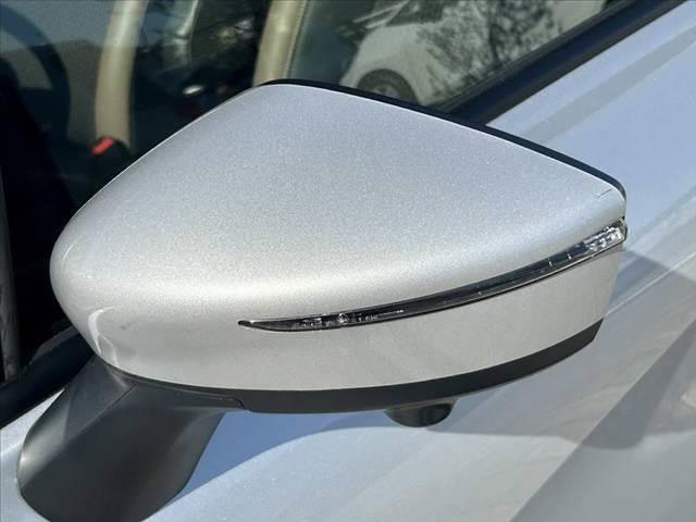 ノート ｅ－パワー　メダリスト　後期　禁煙車　車検整備付　エマブレ　アラビュー　インテリミラー　コーナーセンサー　クルコン　オートＬＥＤ　フォグ　スマートキー　純１５ＡＷ　社外メモリナビ　ＢＴ　ステリモ　電格ミラー　Ｐガラス（30枚目）