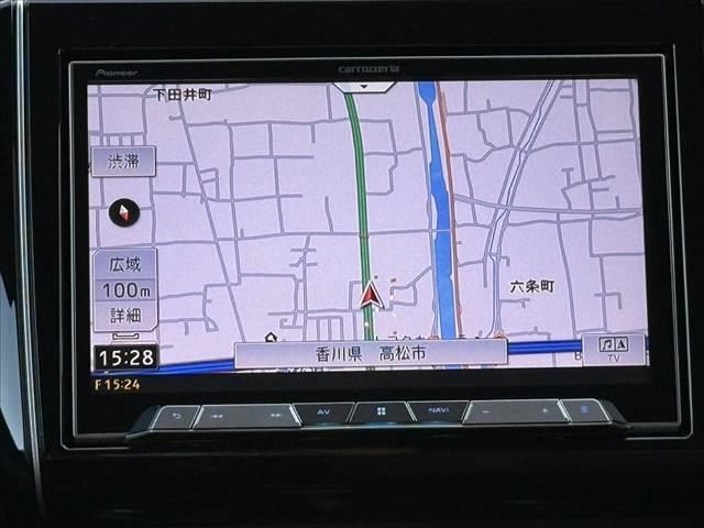 スイフトスポーツ ベースグレード 禁煙車 車検整備付 6MT ローダウン ターボ 社外8インチナビ フルセグ BT TRUSTステアリング TRUSTマフラー 純正17インチAW サブウーファー スポーツシート クルコン ステリモ(3枚目)