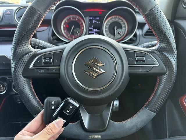 スイフトスポーツ ベースグレード 禁煙車 車検整備付 6MT ローダウン ターボ 社外8インチナビ フルセグ BT TRUSTステアリング TRUSTマフラー 純正17インチAW サブウーファー スポーツシート クルコン ステリモ(5枚目)