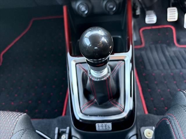 スイフトスポーツ ベースグレード 禁煙車 車検整備付 6MT ローダウン ターボ 社外8インチナビ フルセグ BT TRUSTステアリング TRUSTマフラー 純正17インチAW サブウーファー スポーツシート クルコン ステリモ(7枚目)