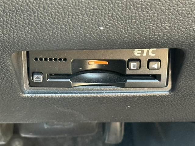 スイフトスポーツ ベースグレード 禁煙車 車検整備付 6MT ローダウン ターボ 社外8インチナビ フルセグ BT TRUSTステアリング TRUSTマフラー 純正17インチAW サブウーファー スポーツシート クルコン ステリモ(25枚目)