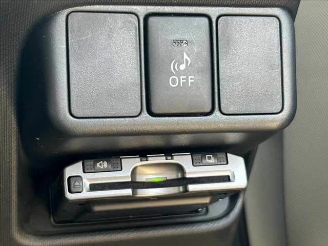 アクア G 禁煙車 車検整備付 スマートキー 純正SDナビ 地デジ BT ETC オートライト 電格ミラーウインカー 革巻きステア チルトステア シートリフター Pガラス アームレスト オートコーナーポール(7枚目)