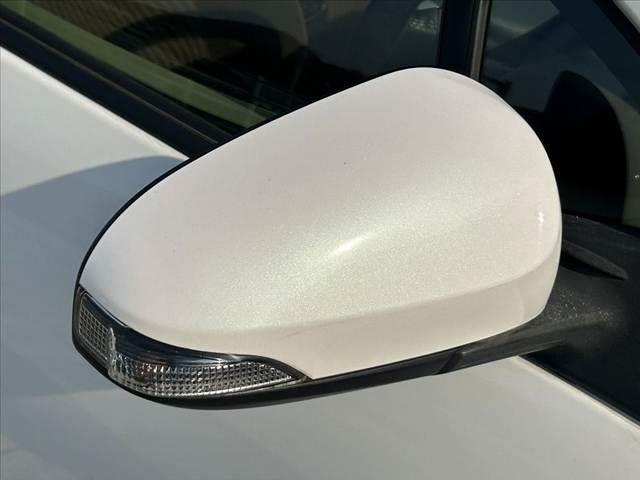 アクア G 禁煙車 車検整備付 スマートキー 純正SDナビ 地デジ BT ETC オートライト 電格ミラーウインカー 革巻きステア チルトステア シートリフター Pガラス アームレスト オートコーナーポール(29枚目)