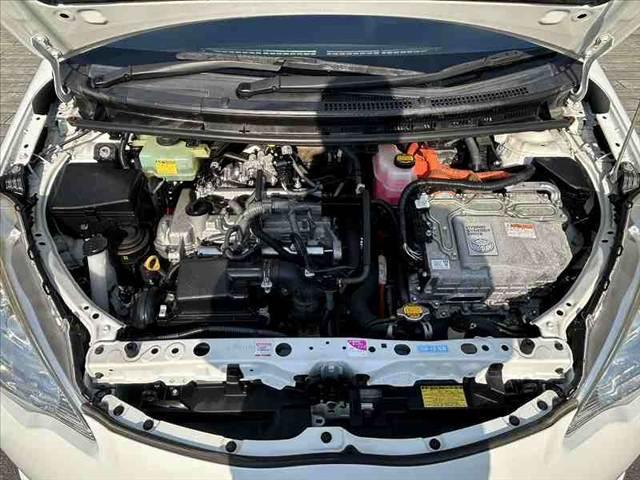 アクア G 禁煙車 車検整備付 スマートキー 純正SDナビ 地デジ BT ETC オートライト 電格ミラーウインカー 革巻きステア チルトステア シートリフター Pガラス アームレスト オートコーナーポール(43枚目)