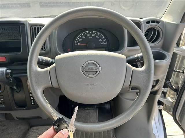 NV100クリッパーバン DX GLパッケージ 中期 車検整備付 4AT パワステ パワーウィンドウ エアコン ハイルーフ キーレス スペアキー ETC プライバシーガラス オーバーヘッドシェルフ ヘッドライトレベライザー マットバイザー(5枚目)