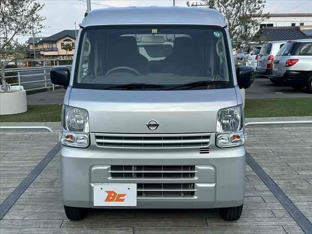 NV100クリッパーバン DX GLパッケージ 中期 車検整備付 4AT パワステ パワーウィンドウ エアコン ハイルーフ キーレス スペアキー ETC プライバシーガラス オーバーヘッドシェルフ ヘッドライトレベライザー マットバイザー(9枚目)
