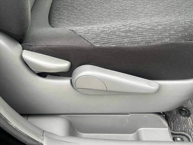 シエンタ 後期 禁煙車 車検整備付 両電スラ 社外SDナビ フルセグ BT DVD キーレス ETC HIDヘッド フォグ 革巻きステア チルトステア シートリフター 電格ミラーウインカー Pガラス AAC(25枚目)