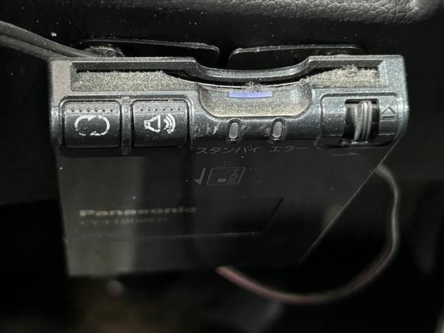 フィット 禁煙車 シティブレーキアクティブ プッシュスタート スマートキー2ケ LEDオートライト プライバシーガラス リアワイパー マットバイザー アームレスト リアヒーターダクト シートリフター(23枚目)