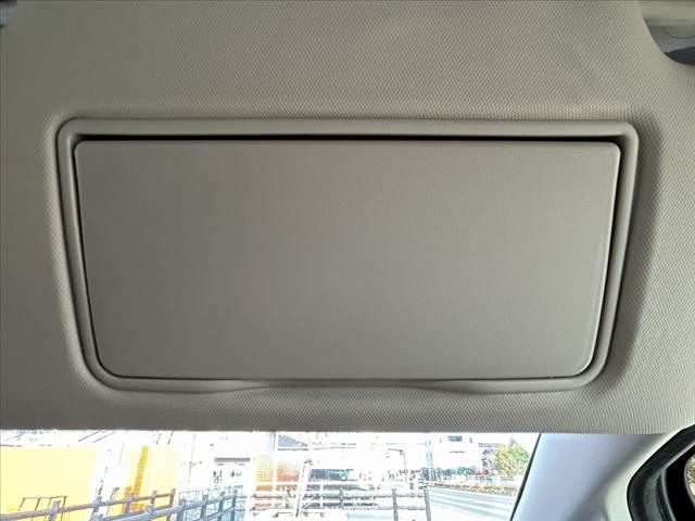 フィット 禁煙車 シティブレーキアクティブ プッシュスタート スマートキー2ケ LEDオートライト プライバシーガラス リアワイパー マットバイザー アームレスト リアヒーターダクト シートリフター(27枚目)