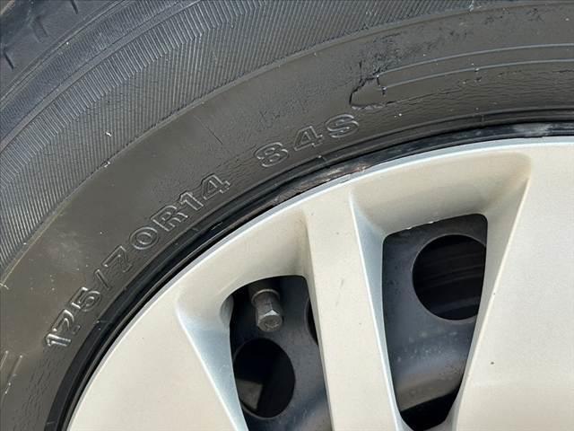 フィット 禁煙車 シティブレーキアクティブ プッシュスタート スマートキー2ケ LEDオートライト プライバシーガラス リアワイパー マットバイザー アームレスト リアヒーターダクト シートリフター(38枚目)