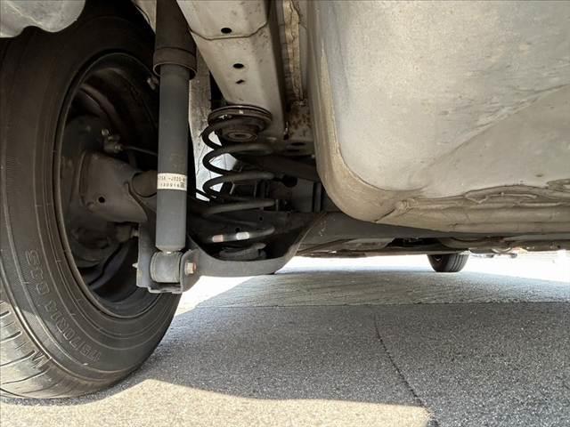 フィット 禁煙車 シティブレーキアクティブ プッシュスタート スマートキー2ケ LEDオートライト プライバシーガラス リアワイパー マットバイザー アームレスト リアヒーターダクト シートリフター(41枚目)