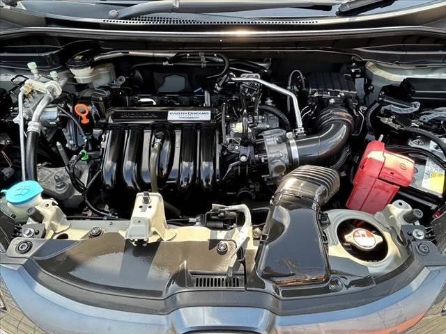 フィット 禁煙車 シティブレーキアクティブ プッシュスタート スマートキー2ケ LEDオートライト プライバシーガラス リアワイパー マットバイザー アームレスト リアヒーターダクト シートリフター(42枚目)