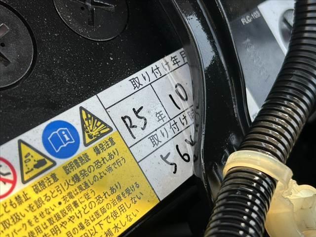 フィット 禁煙車 シティブレーキアクティブ プッシュスタート スマートキー2ケ LEDオートライト プライバシーガラス リアワイパー マットバイザー アームレスト リアヒーターダクト シートリフター(43枚目)