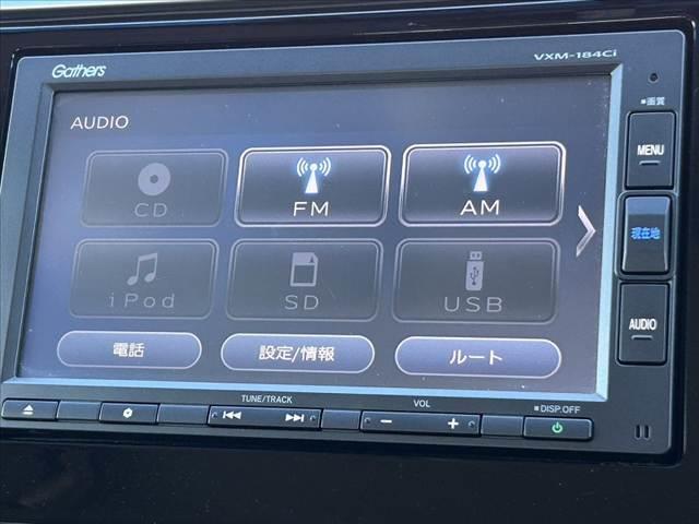 フィット 禁煙車 スマートキーX2 Aストップ 社外15インチAW 純正ナビ BT ドラレコ ETC チルトステア シートリフター Pガラス 電格ミラーウインカー ヘッドライトレベライザー マット バイザー(4枚目)