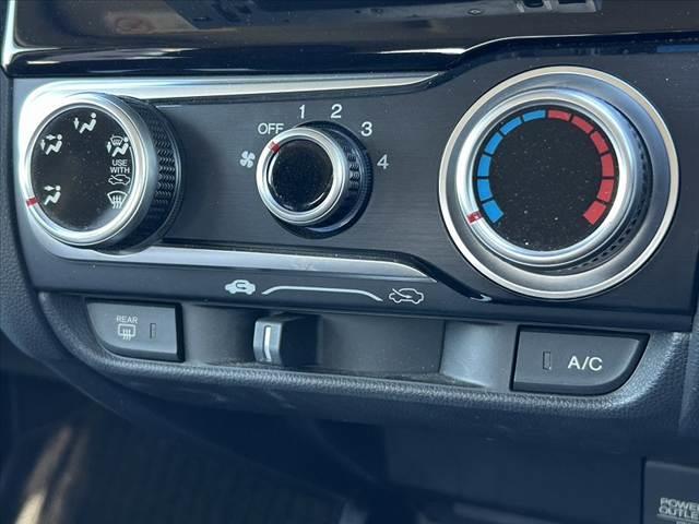 フィット 禁煙車 スマートキーX2 Aストップ 社外15インチAW 純正ナビ BT ドラレコ ETC チルトステア シートリフター Pガラス 電格ミラーウインカー ヘッドライトレベライザー マット バイザー(7枚目)