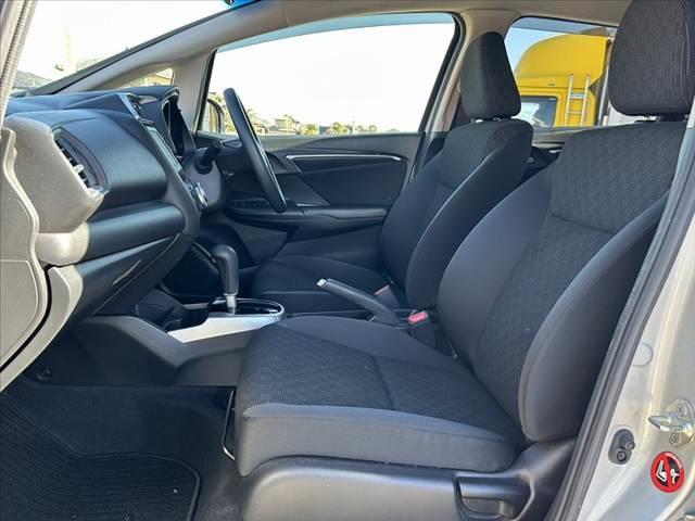 フィット 禁煙車 スマートキーX2 Aストップ 社外15インチAW 純正ナビ BT ドラレコ ETC チルトステア シートリフター Pガラス 電格ミラーウインカー ヘッドライトレベライザー マット バイザー(17枚目)