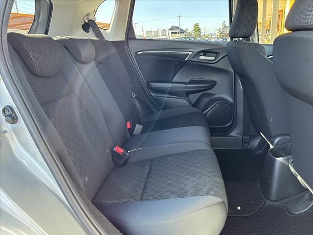 フィット 禁煙車 スマートキーX2 Aストップ 社外15インチAW 純正ナビ BT ドラレコ ETC チルトステア シートリフター Pガラス 電格ミラーウインカー ヘッドライトレベライザー マット バイザー(19枚目)