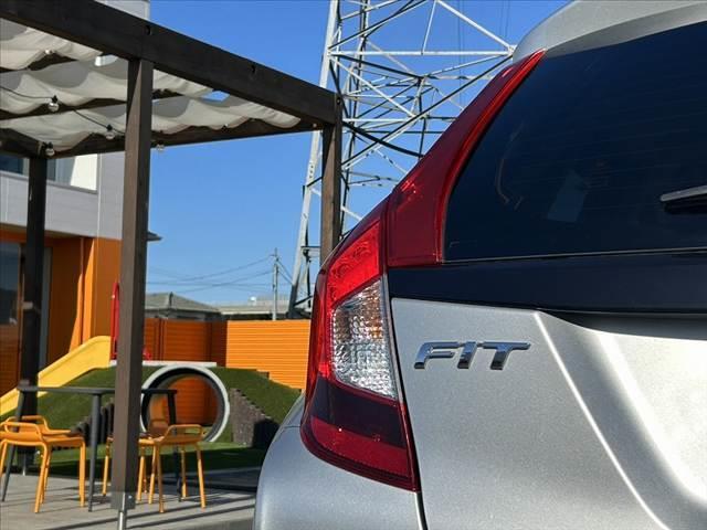 フィット 禁煙車 スマートキーX2 Aストップ 社外15インチAW 純正ナビ BT ドラレコ ETC チルトステア シートリフター Pガラス 電格ミラーウインカー ヘッドライトレベライザー マット バイザー(34枚目)