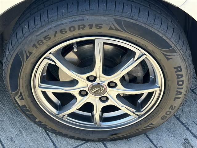 フィット 禁煙車 スマートキーX2 Aストップ 社外15インチAW 純正ナビ BT ドラレコ ETC チルトステア シートリフター Pガラス 電格ミラーウインカー ヘッドライトレベライザー マット バイザー(39枚目)