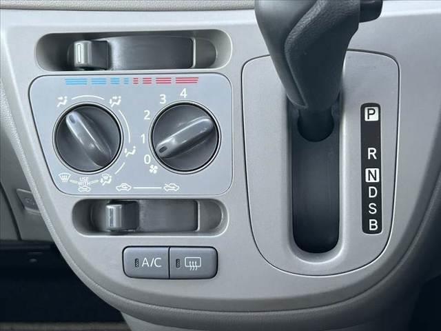 ミライース L 後期 エコアイドル キーレス 純正CDオーディオ パワステ パワーウィンドウ WSRSエアバッグ ACソケット ヘッドライトレベライザー ABS 純正セキュリティ フロアマット(6枚目)