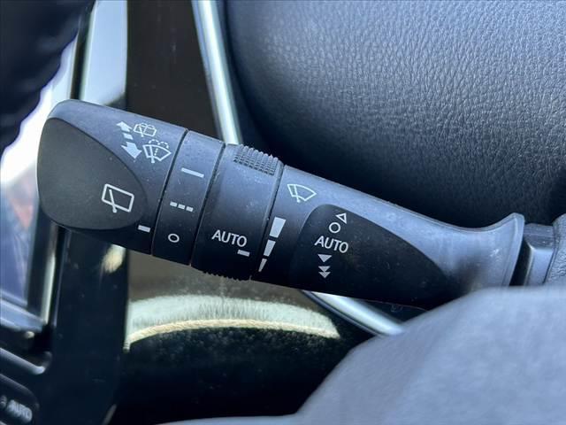 プリウス Aツーリングセレクション 後期 セーフティセンス BSM おくだけ充電 オートLED 純正9インチナビ フルセグ BT DVD Bカメラ ステリモ スマートキー 合皮シート Fシートヒーター Pシート ETC クルコン 純AW(27枚目)