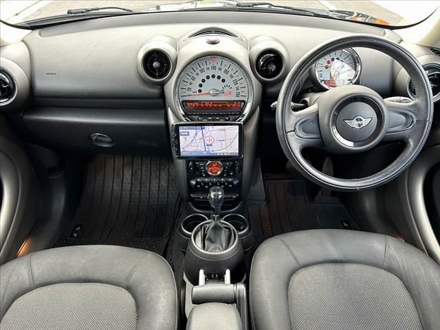 MINI クーパー クロスオーバー 禁煙車 社外フローティングナビ 地デジ スマートキー Pスタート ドラレコ ETC FRフォグ 電格ミラー チルトステア シートリフター シルバールーフレール 純正16AW アームレスト ACソケット(2枚目)