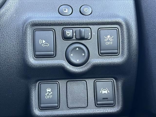ノート e-パワー メダリスト 禁煙車 車検整備付 エマブレ インテリミラー アラビュー 純正SDナビ フルセグ BT DVD ステリモ オートLED フォグ スマートキー ハーフレザー 純正15AW チルトステア シートリフター(5枚目)