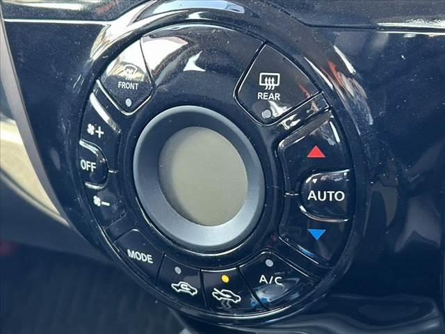 ノート e-パワー メダリスト 禁煙車 車検整備付 エマブレ インテリミラー アラビュー 純正SDナビ フルセグ BT DVD ステリモ オートLED フォグ スマートキー ハーフレザー 純正15AW チルトステア シートリフター(24枚目)