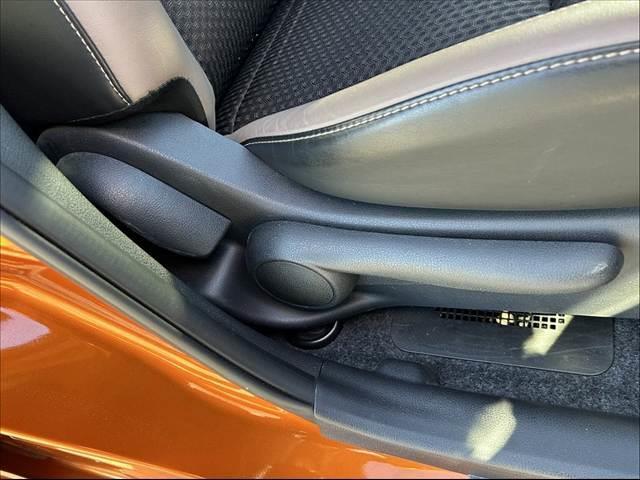 ノート e-パワー メダリスト 禁煙車 車検整備付 エマブレ インテリミラー アラビュー 純正SDナビ フルセグ BT DVD ステリモ オートLED フォグ スマートキー ハーフレザー 純正15AW チルトステア シートリフター(30枚目)