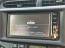 アクア G 禁煙車 車検整備付 スマートキー 純正SDナビ 地デジ BT ETC オートライト 電格ミラーウインカー 革巻きステア チルトステア シートリフター Pガラス アームレスト オートコーナーポール(5枚目)