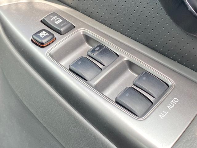 TXリミテッド 後期型 禁煙車 12ヶ月走行無制限保証付き 本革シート ルーフレール HIDヘッドランプ 純正ナビ TV CD バックカメラ ETC オートライト 純正AW17インチ キーレス マットバイザー 8人(32枚目)
