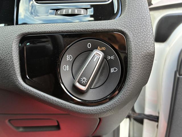 ゴルフヴァリアント Rラインブルーモーションテクノロジー 禁煙車 1.4L直列4気筒DOHC IC付ターボ搭載 Rライン専用パーツ フロントリヤRライン専用バンパー 専用スポーツシート HIDヘッドランプ Aホールド ナビ ETC TV BT DVD CD(6枚目)