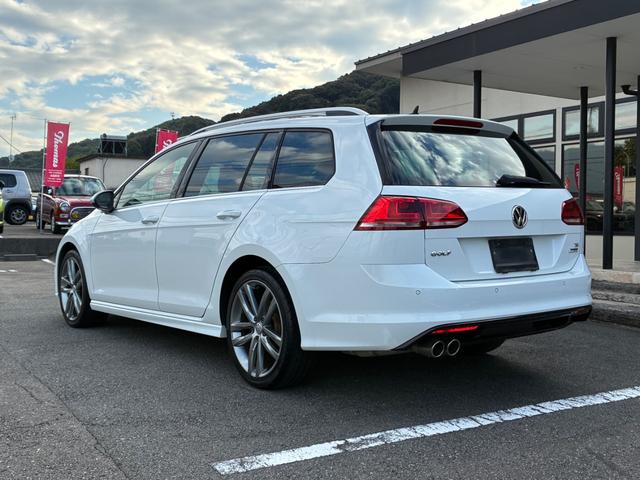 ゴルフヴァリアント Rラインブルーモーションテクノロジー 禁煙車 1.4L直列4気筒DOHC IC付ターボ搭載 Rライン専用パーツ フロントリヤRライン専用バンパー 専用スポーツシート HIDヘッドランプ Aホールド ナビ ETC TV BT DVD CD(11枚目)