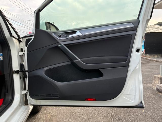ゴルフヴァリアント Rラインブルーモーションテクノロジー 禁煙車 1.4L直列4気筒DOHC IC付ターボ搭載 Rライン専用パーツ フロントリヤRライン専用バンパー 専用スポーツシート HIDヘッドランプ Aホールド ナビ ETC TV BT DVD CD(33枚目)