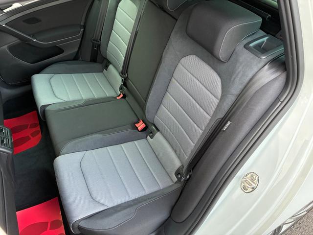 ゴルフヴァリアント Rラインブルーモーションテクノロジー 禁煙車 1.4L直列4気筒DOHC IC付ターボ搭載 Rライン専用パーツ フロントリヤRライン専用バンパー 専用スポーツシート HIDヘッドランプ Aホールド ナビ ETC TV BT DVD CD(39枚目)