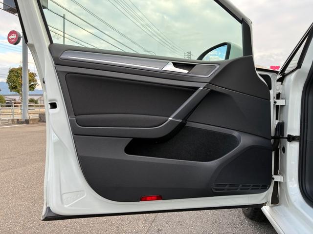 ゴルフヴァリアント Rラインブルーモーションテクノロジー 禁煙車 1.4L直列4気筒DOHC IC付ターボ搭載 Rライン専用パーツ フロントリヤRライン専用バンパー 専用スポーツシート HIDヘッドランプ Aホールド ナビ ETC TV BT DVD CD(42枚目)