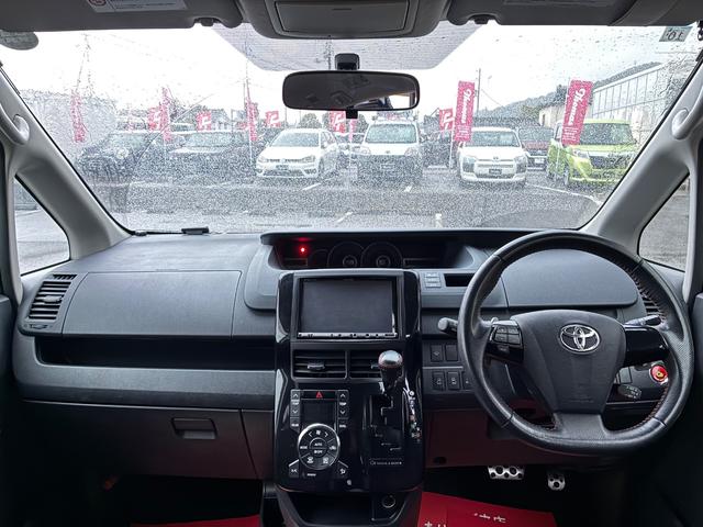 ヴォクシー ZS G’s 禁煙車 全国保証12ヶ月走行無制限保証付き 7名 両側電動スライドドア スマートキー2個 運専用スポーティシート オートクルーズ HDDナビ バックカメラ ETC TV DVD CD Pスタート(2枚目)