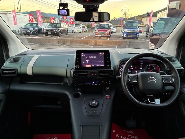 ベルランゴ シャイン　ブルーＨＤｉ　ＸＴＲ　パック　禁煙車　ワンオーナー　ドラレコ前後２カメラ　ＥＴＣ　衝突軽減ブレーキ　ＥＴ　パノラミックガラスルーフ　全車速ＡＣＣ　リヤサンシェード　ブラインドスポットモニター　サイドカメラ　左右独立式エアコン（2枚目）