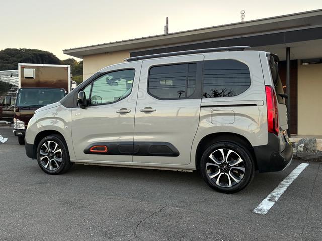 ベルランゴ シャイン　ブルーＨＤｉ　ＸＴＲ　パック　禁煙車　ワンオーナー　ドラレコ前後２カメラ　ＥＴＣ　衝突軽減ブレーキ　ＥＴ　パノラミックガラスルーフ　全車速ＡＣＣ　リヤサンシェード　ブラインドスポットモニター　サイドカメラ　左右独立式エアコン（11枚目）