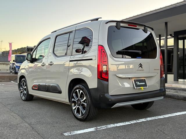 ベルランゴ シャイン　ブルーＨＤｉ　ＸＴＲ　パック　禁煙車　ワンオーナー　ドラレコ前後２カメラ　ＥＴＣ　衝突軽減ブレーキ　ＥＴ　パノラミックガラスルーフ　全車速ＡＣＣ　リヤサンシェード　ブラインドスポットモニター　サイドカメラ　左右独立式エアコン（12枚目）