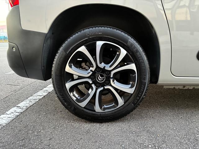 ベルランゴ シャイン　ブルーＨＤｉ　ＸＴＲ　パック　禁煙車　ワンオーナー　ドラレコ前後２カメラ　ＥＴＣ　衝突軽減ブレーキ　ＥＴ　パノラミックガラスルーフ　全車速ＡＣＣ　リヤサンシェード　ブラインドスポットモニター　サイドカメラ　左右独立式エアコン（22枚目）