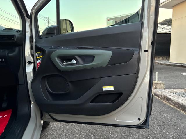 ベルランゴ シャイン　ブルーＨＤｉ　ＸＴＲ　パック　禁煙車　ワンオーナー　ドラレコ前後２カメラ　ＥＴＣ　衝突軽減ブレーキ　ＥＴ　パノラミックガラスルーフ　全車速ＡＣＣ　リヤサンシェード　ブラインドスポットモニター　サイドカメラ　左右独立式エアコン（37枚目）