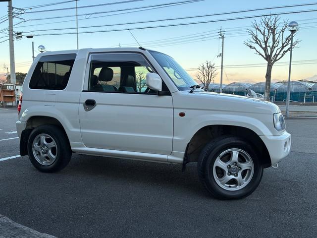 パジェロミニ Ｘ　５ＭＴ　４ＷＤ　禁煙車　ワンオーナー　純正オーディオ　純正アルミホイール　ＥＴＣ　電動格納式ドアミラー　キーレス　衝突安全ボディ　運転席助手席エアバック　エアコン　パワステ　ドアバイザー　フロアマット（17枚目）