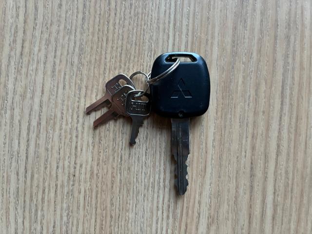 パジェロミニ Ｘ　５ＭＴ　４ＷＤ　禁煙車　ワンオーナー　純正オーディオ　純正アルミホイール　ＥＴＣ　電動格納式ドアミラー　キーレス　衝突安全ボディ　運転席助手席エアバック　エアコン　パワステ　ドアバイザー　フロアマット（25枚目）