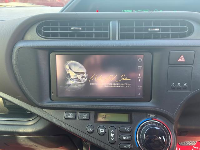 アクア Ｇ　禁煙車　ワンオーナー　全国保証１２ヶ月走行無制限保証付き　純正ＳＤナビ　純正アルミホイール　オートＬＥＤライト　シートヒーター　バックカメラ　ＥＴＣ　Ｂｌｕｅｔｏｏｔｈ　ＴＶ　ＤＶＤ　Ｐスタート（3枚目）